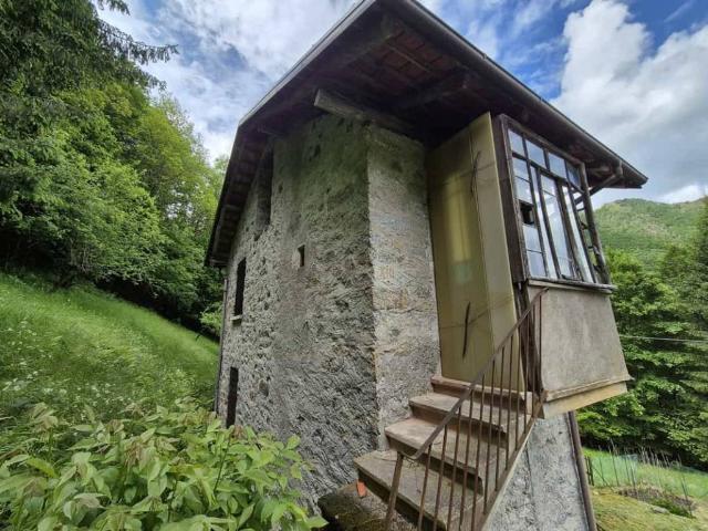 Casa indipendente in vendita a Cravagliana VC