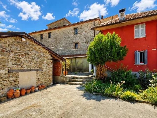 Casa indipendente in vendita a Cravanzana CN