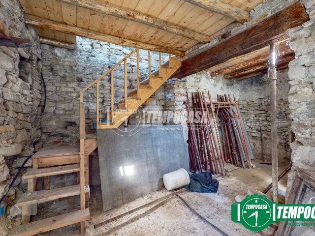 Casa indipendente in vendita a Cremolino AL