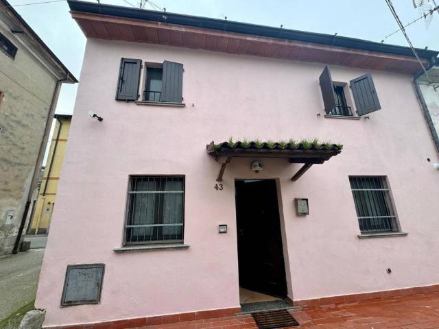 Casa indipendente in vendita a Cremona CR