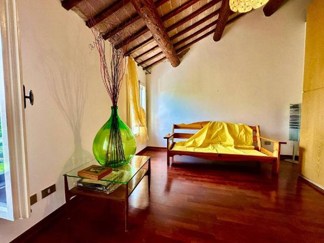 Casa indipendente in vendita a Crespino RO