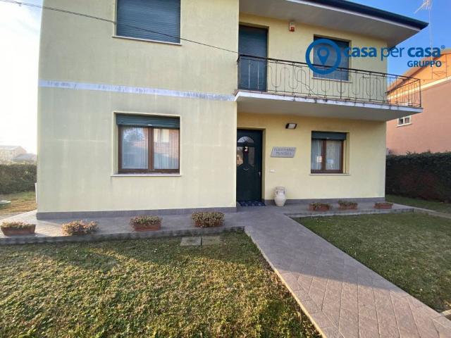 Casa indipendente in vendita a Crespino RO