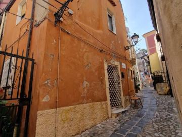 Casa indipendente in vendita a Crotone KR