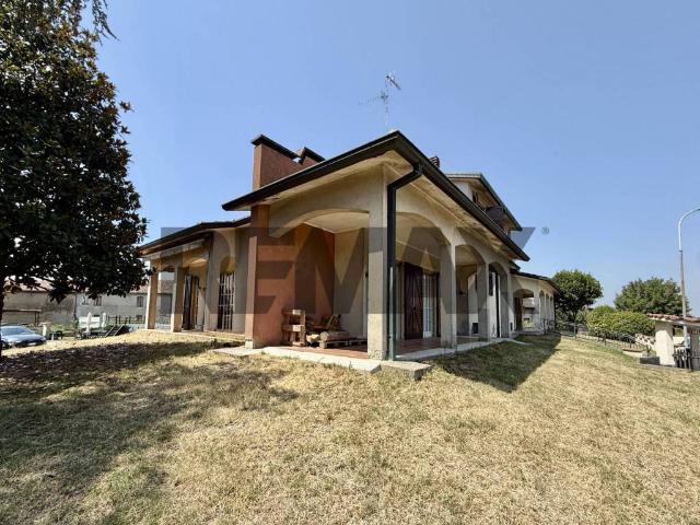 Casa indipendente in vendita a Crotta d'Adda CR