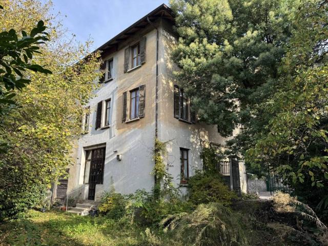 Casa indipendente in vendita a Cuveglio VA