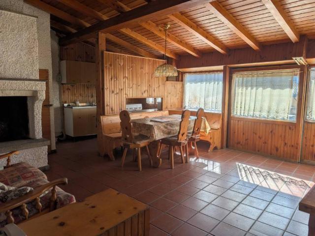 Casa indipendente in vendita a Cuasso al Monte VA
