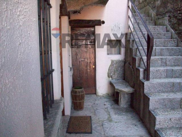 Casa indipendente in vendita a Cuasso al Monte VA