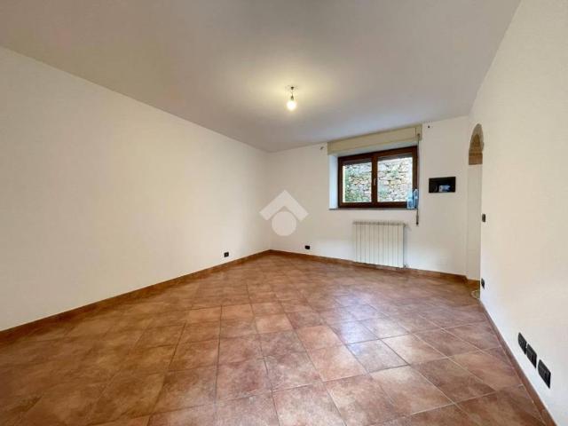 Casa indipendente in vendita a Cuasso al Monte VA