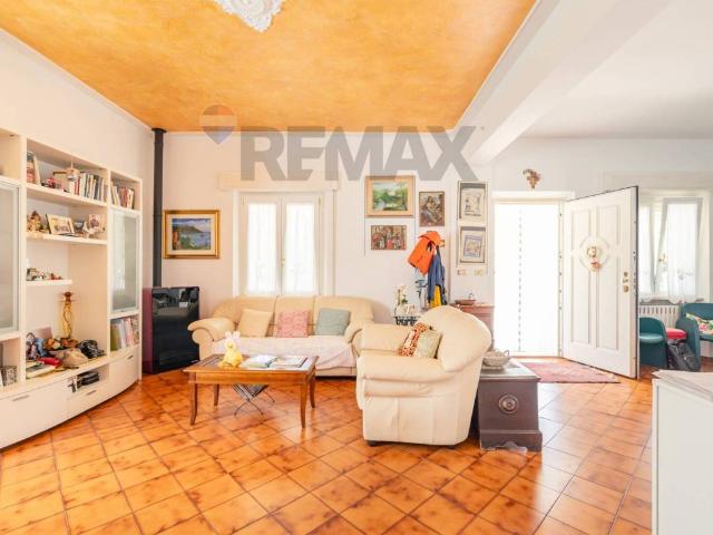 Casa indipendente in vendita a Cupramontana AN