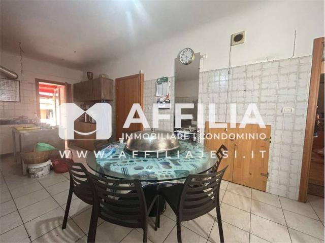 Casa indipendente in vendita a Cupramontana AN