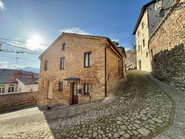 Casa indipendente in vendita a Amandola FM