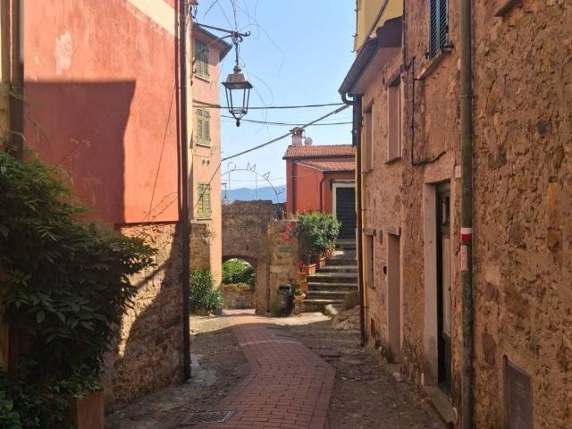 Casa indipendente in vendita a Ameglia SP