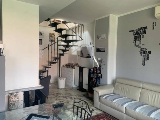 Casa indipendente in vendita a Ameglia SP