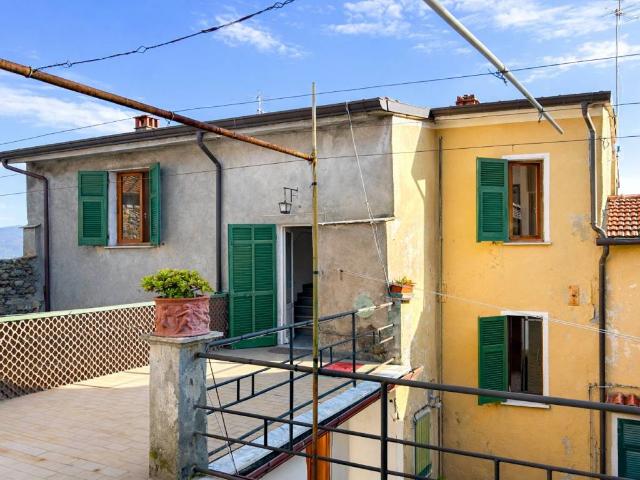 Casa indipendente in vendita a Ameglia SP