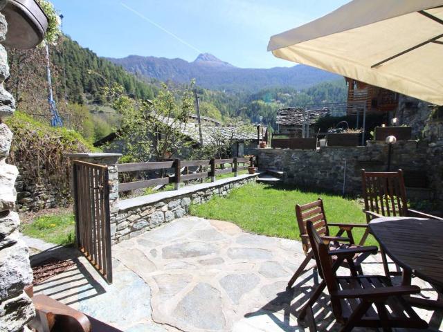 Casa indipendente in vendita a Antey Saint Andrè AO