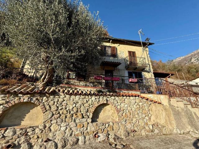 Casa indipendente in vendita a Antrodoco RI