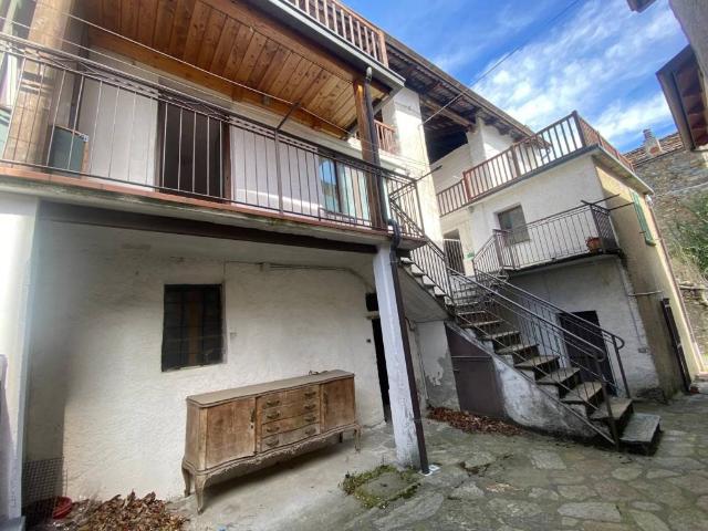 Casa indipendente in vendita a Andrate TO