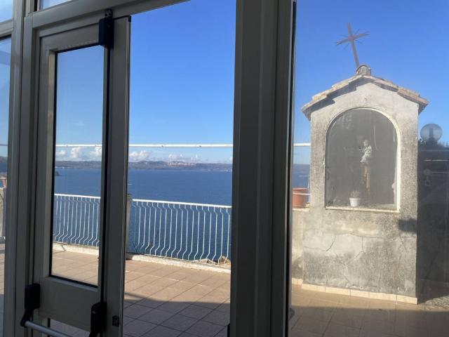 Casa indipendente in vendita a Anguillara Sabazia RM