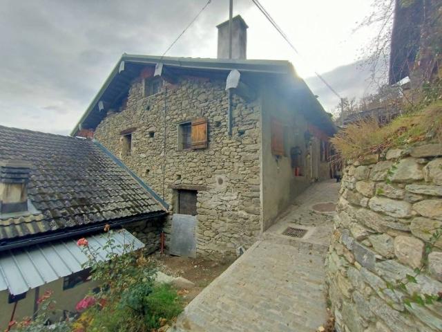 Casa indipendente in vendita a Aosta AO