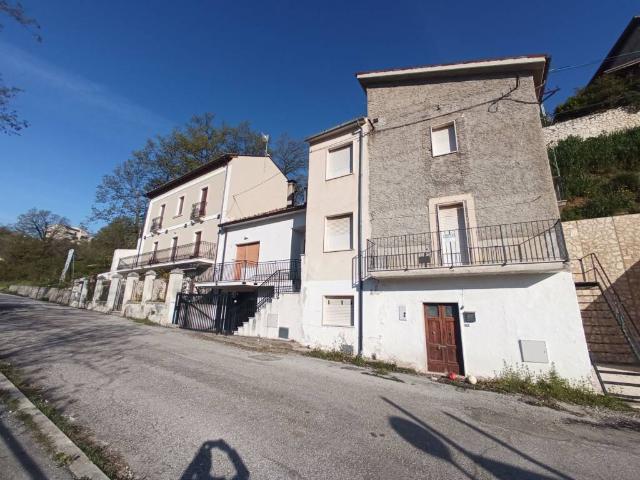 Casa indipendente in vendita a Abbateggio PE