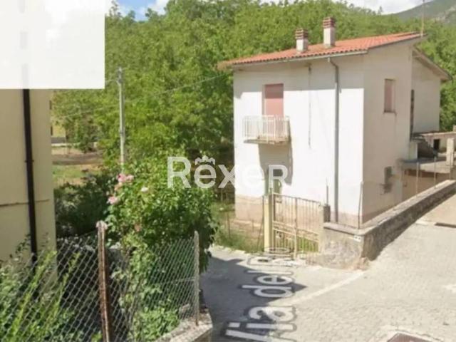 Casa indipendente in vendita a Acciano AQ