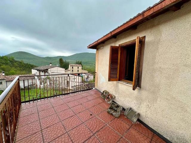 Casa indipendente in vendita a Acciano AQ