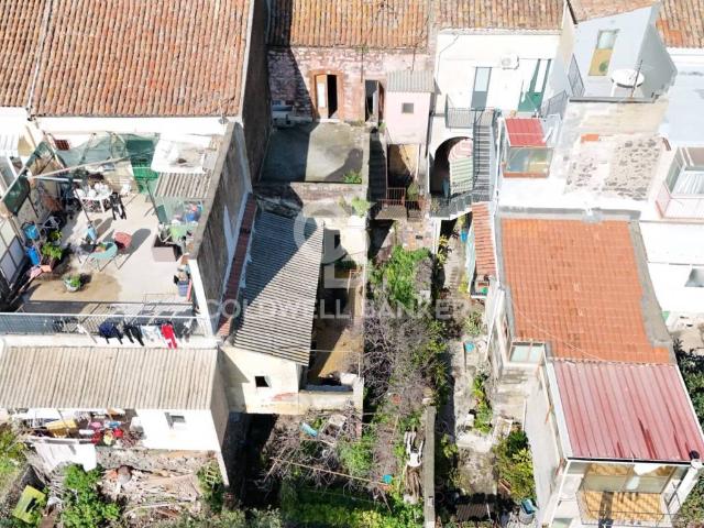 Casa indipendente in vendita a Aci Castello CT