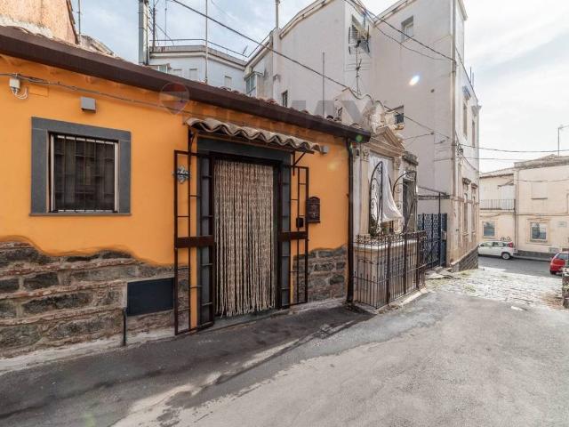 Casa indipendente in vendita a Aci Castello CT
