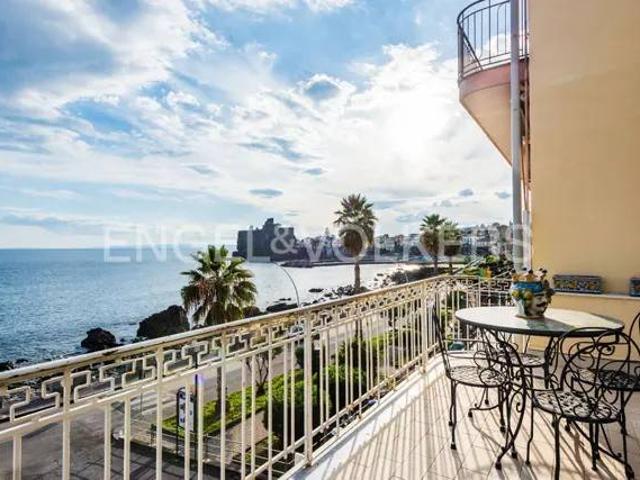 Casa indipendente in vendita a Aci Castello CT