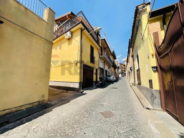 Casa indipendente in vendita a Aci Catena CT