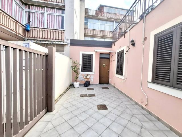 Casa indipendente in vendita a Aci Catena CT
