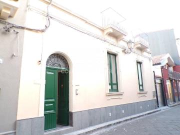 Casa indipendente in vendita a Aci Catena CT