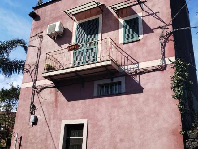 Casa indipendente in vendita a Aci Sant'Antonio CT