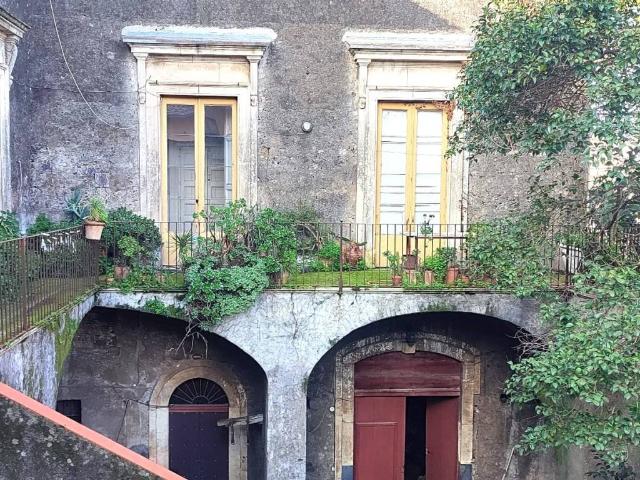 Casa indipendente in vendita a Aci Sant'Antonio CT