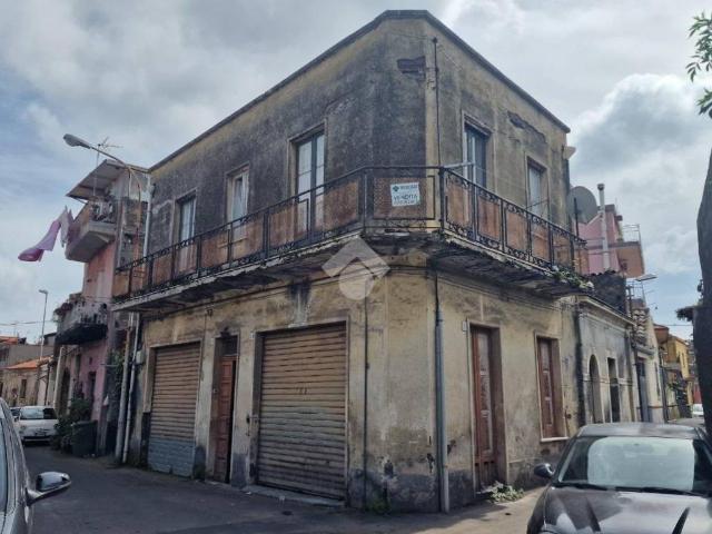 Casa indipendente in vendita a Aci Sant'Antonio CT