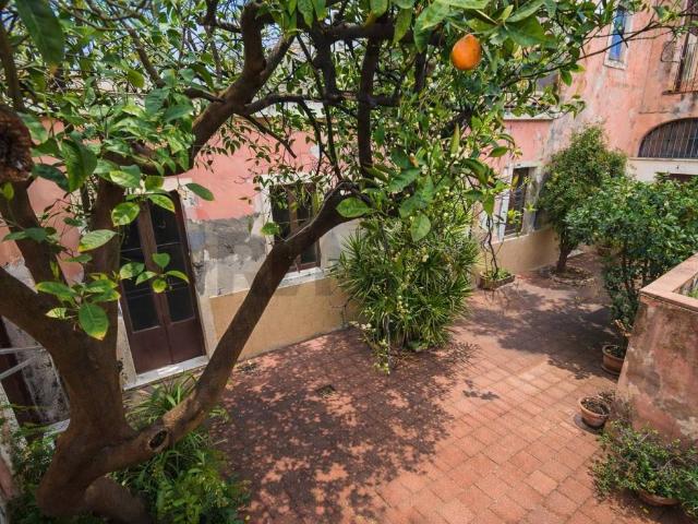 Casa indipendente in vendita a Acireale CT