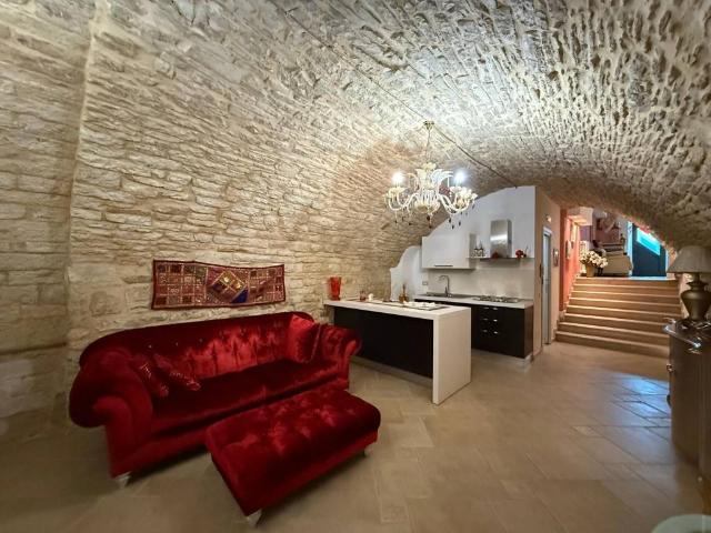 Casa indipendente in vendita a Acquaviva delle Fonti BA