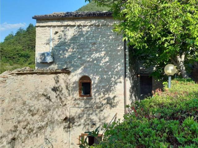 Casa indipendente in vendita a Acqualagna PU