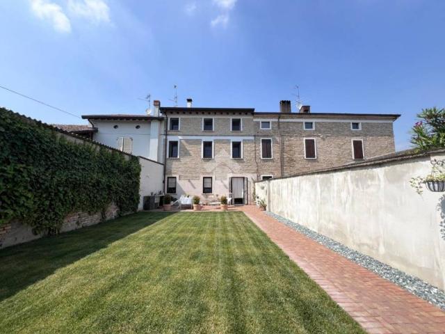 Casa indipendente in vendita a Acquanegra sul Chiese MN