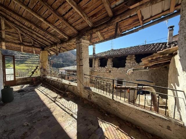 Casa indipendente in vendita a Adrara San Martino BG