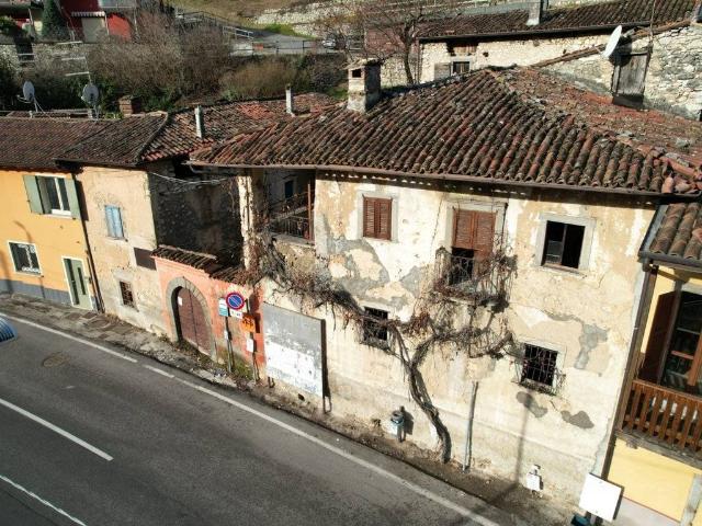 Casa indipendente in vendita a Adrara San Martino BG