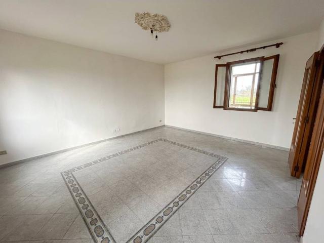 Casa indipendente in vendita a Adria RO