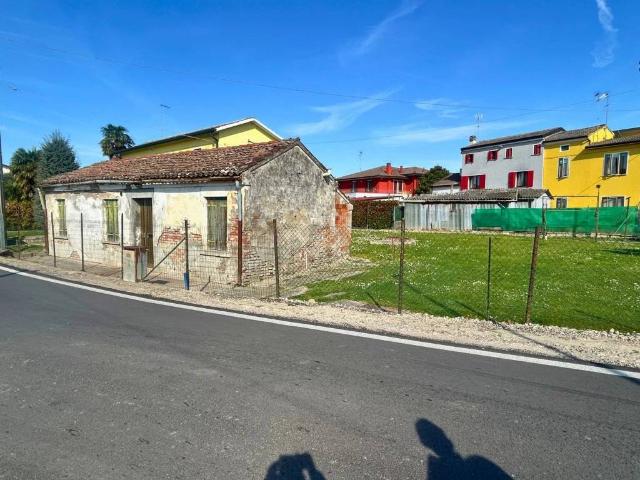 Casa indipendente in vendita a Adria RO