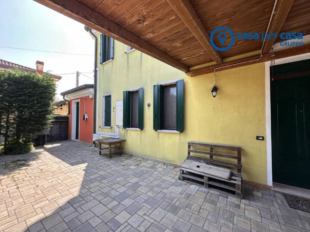 Casa indipendente in vendita a Adria RO