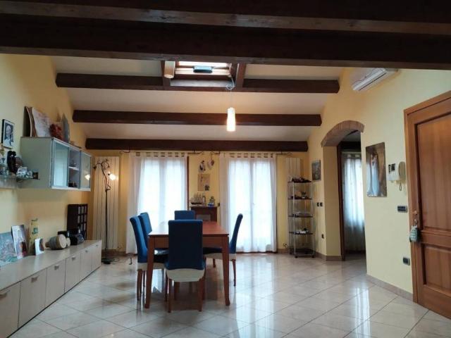 Casa indipendente in vendita a Adria RO