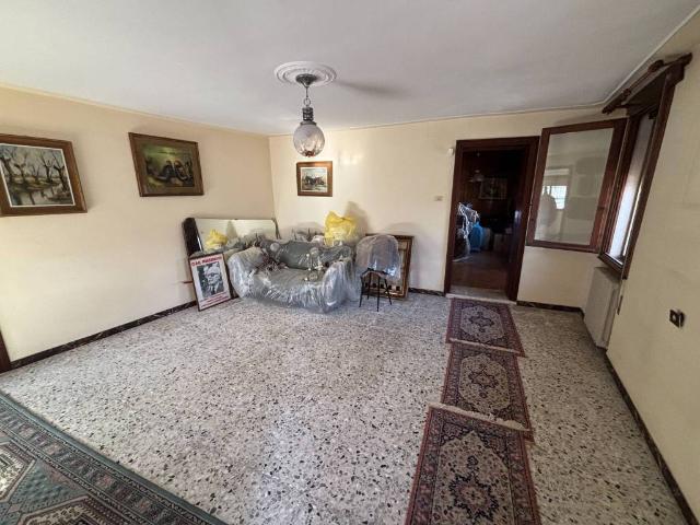 Casa indipendente in vendita a Adria RO