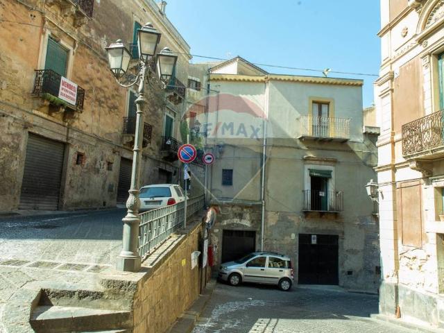 Casa indipendente in vendita a Agira EN