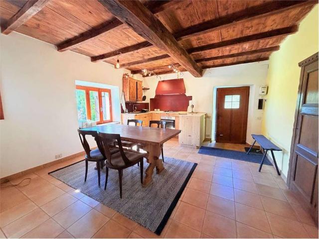 Casa indipendente in vendita a Agra VA