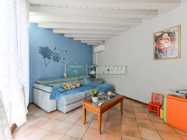 Casa indipendente in vendita a Aicurzio MB