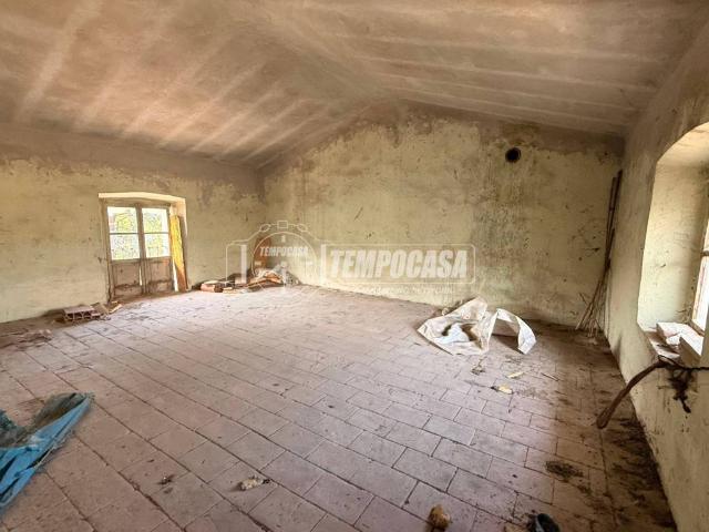 Casa indipendente in vendita a Alta Val Tidone PC